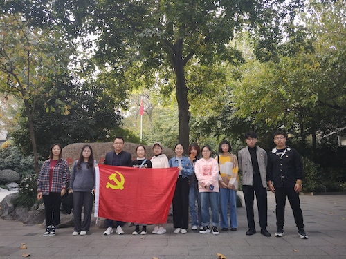 电子竞技博彩
本科生支部合影留念